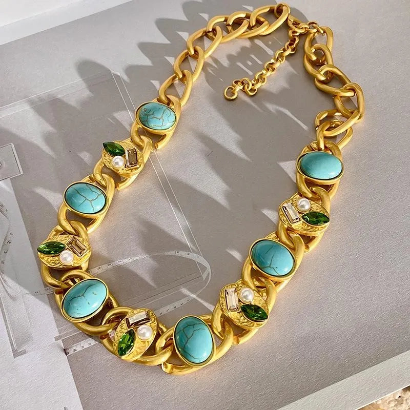Set di gioielli con perline di cristallo turchese: collana, orecchini e bracciale in stile vintage.