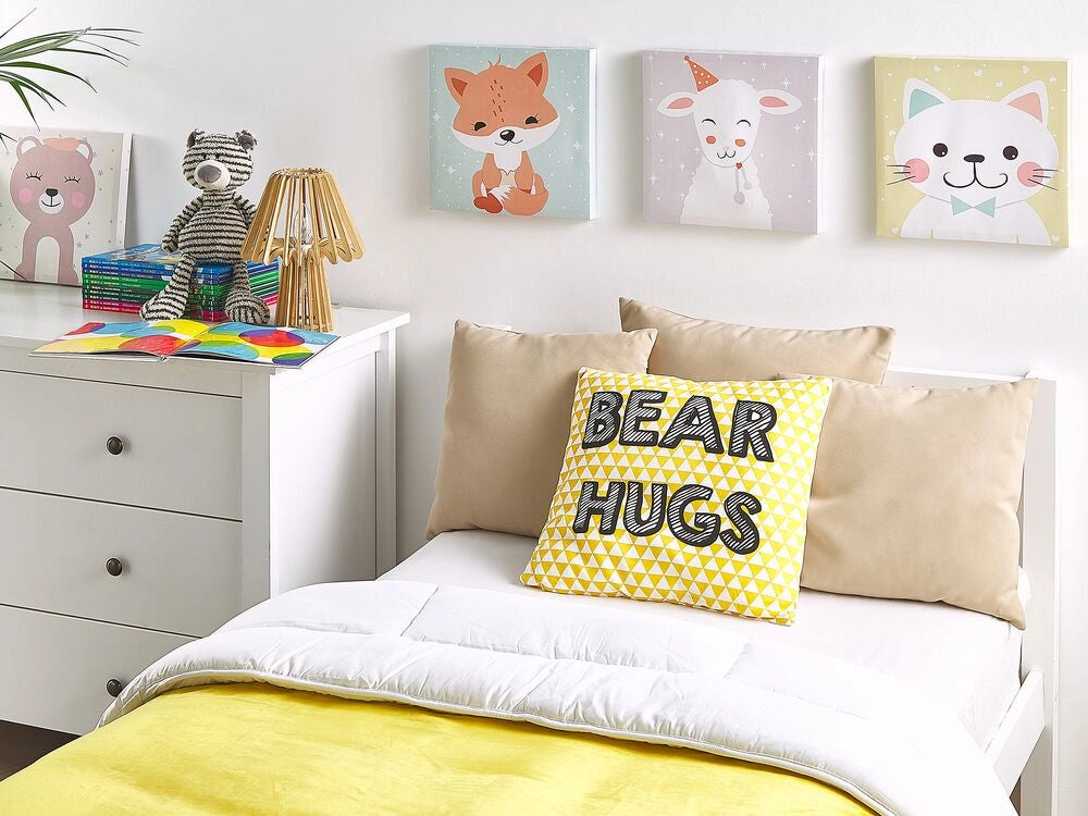 Set di 2 cuscini per bambini in cotone giallo 40 x 40 cm Abbracci dell'orso Stampa a triangolo modello quadrato per la cameretta