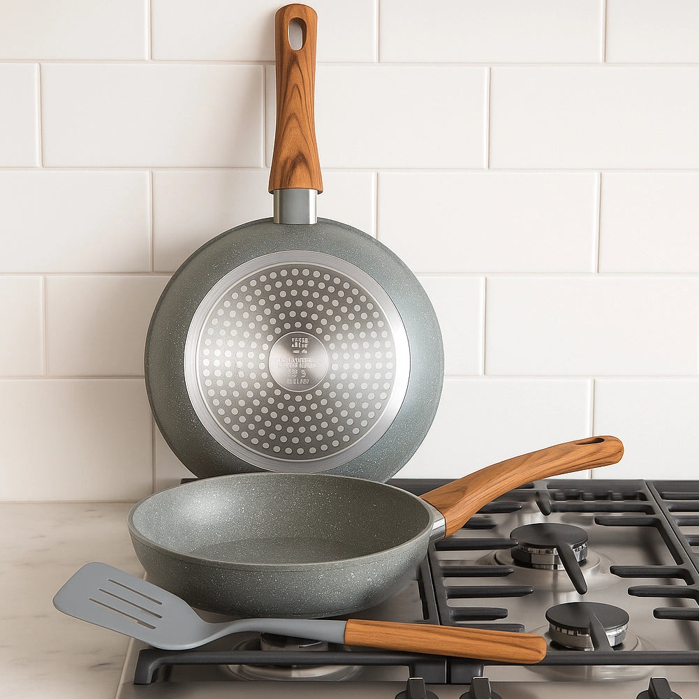 Set 2 Padelle Antiaderente con Spatola Impugnature in Legno per Tutti i Fornelli