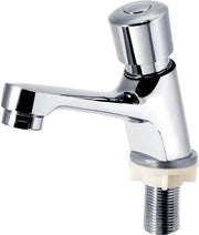 Fonte a muro con rubinetto per vasca da bagno e cucina, con manigliona, chiusura automatica e finitura cromata in acciaio.