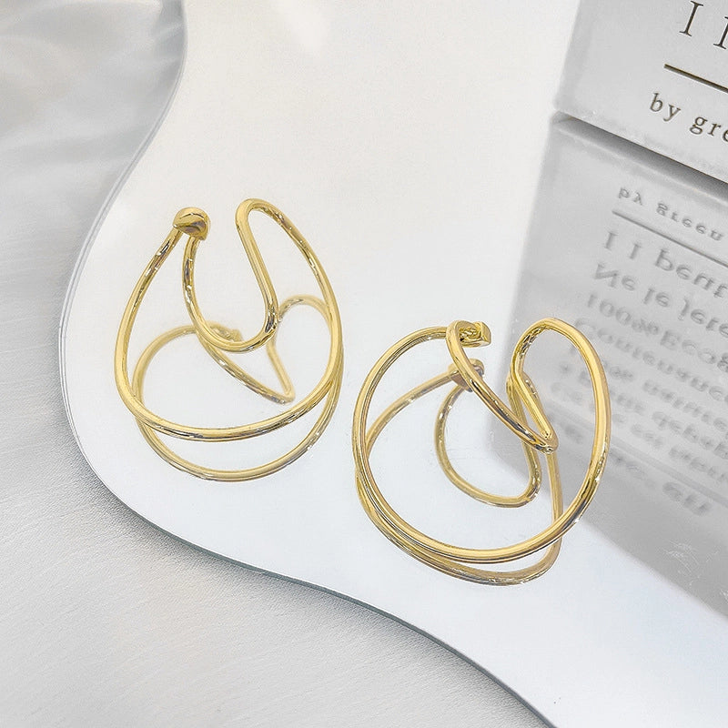 Orecchini a clip geometrici in metallo, stile francese, trendy e minimalisti, perfetti per chi non ha i lobi forati.