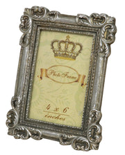 Biscottini PORTAFOTO DA APPOGGIO VERTICALE/ORIZZONTALE IN RESINA FINITURA ARGENTO ANTICATA L13,5XPR2XH17 CM