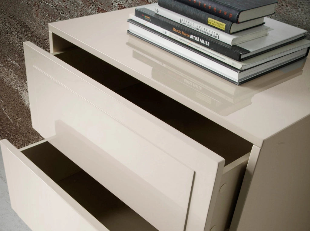 Chiffoniera in legno beige e noce