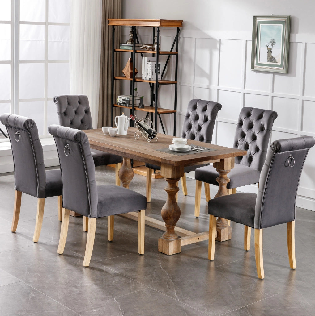 Set 2 sedie da pranzo in velluto grigio con gambe in quercia; schienale curvo e bottoni decorativi