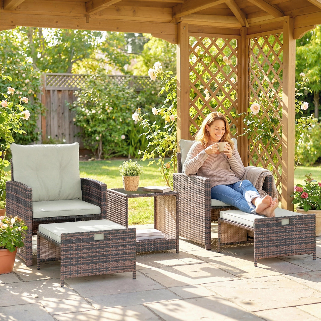 Set Salotto da Giardino con 2 Poltrone Tavolino e Poggiapiedi Salvaspazio in Rattan PE Marrone