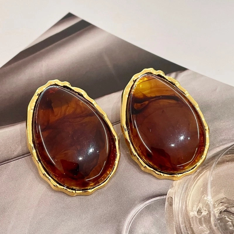 Orecchini da donna alla moda con finiture dorate