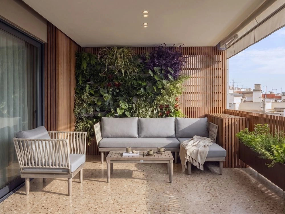Set Lounge da Esterno in Legno di Acacia con Cuscini Grigi Poltrona in Finto Rattan Tavolino Sinistro 4 Posti