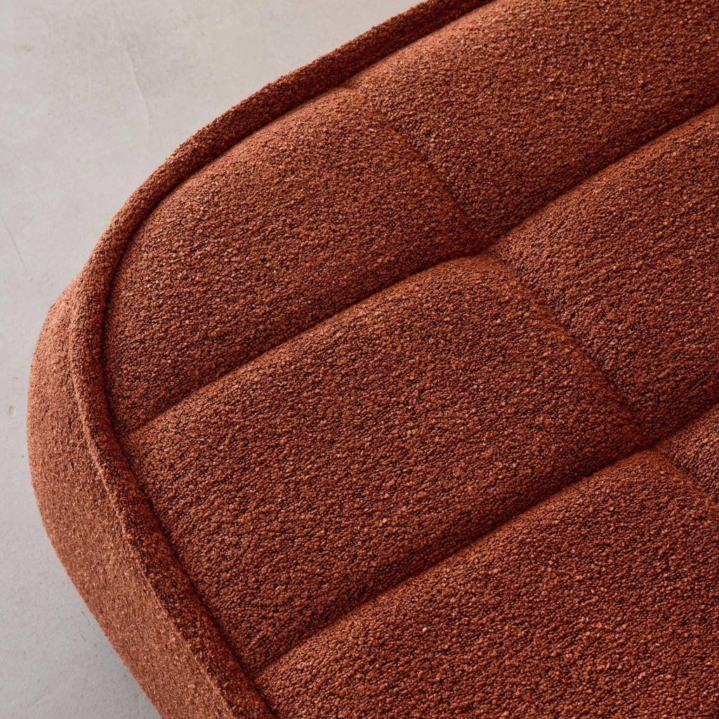 Poggiapiedi per poltrona boni in bouclé testurizzato, terracotta