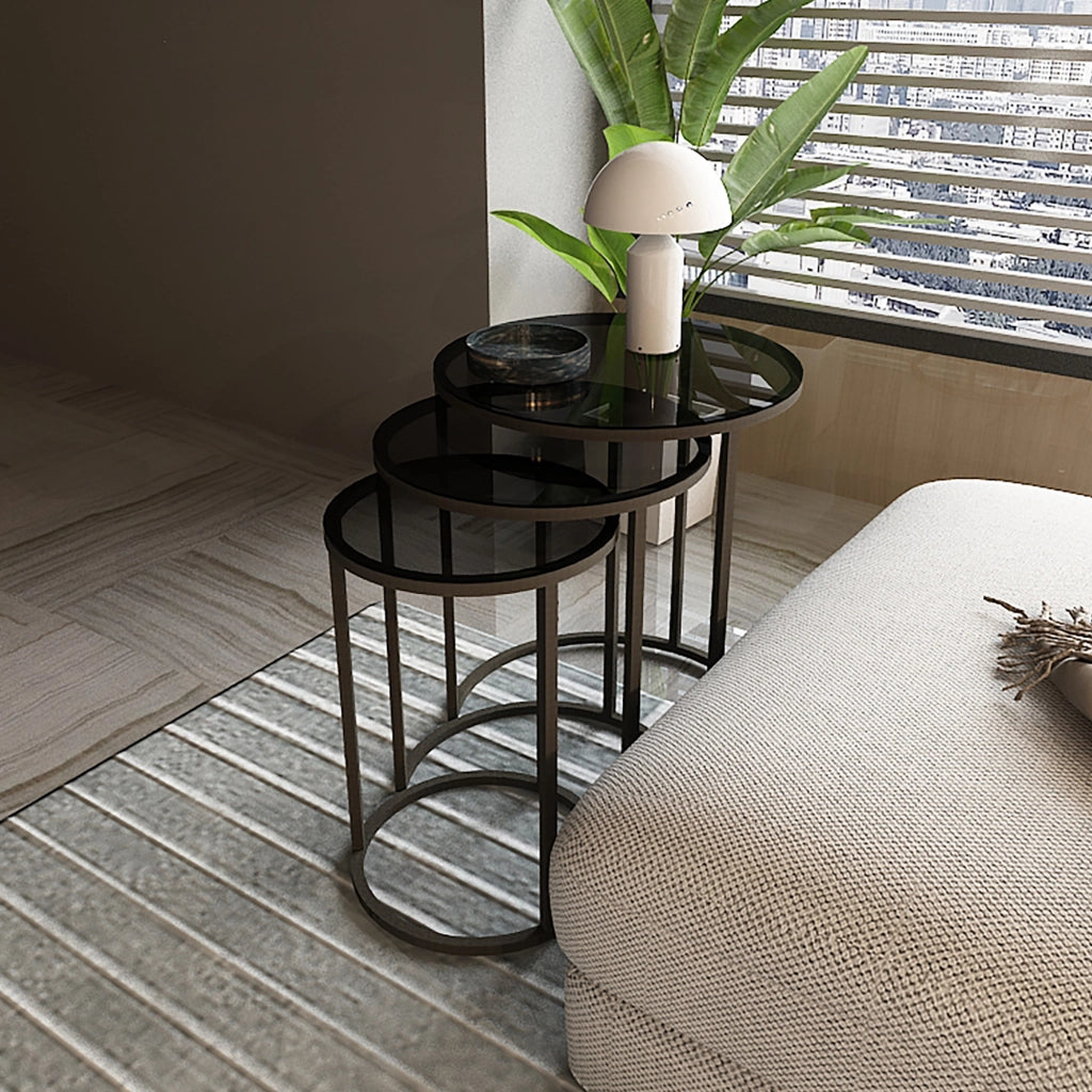 Set di 3 Tavolini Bassi 'Kyyjärvi' Sovrapponibili con Piano Tondo in Vetro Fumè Grigio [en.casa]