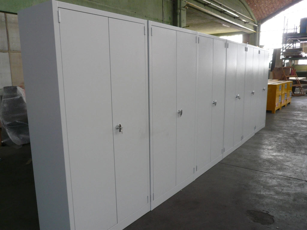 Armadio blindato monoblocco con ante battenti di spessore 12/10 cm. 100x50x200h