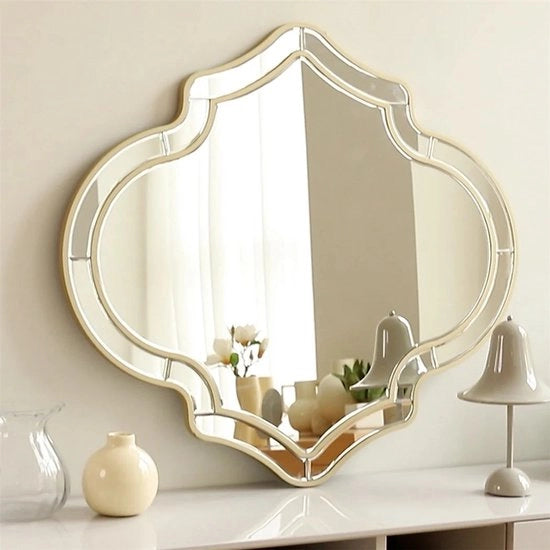 Specchio da parete irregolare con cornice dorata - decorazione da interni