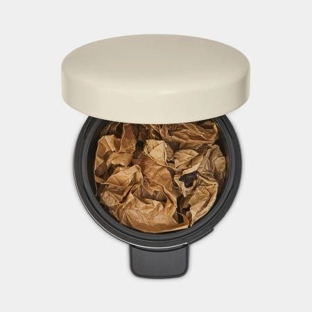 Brabantia 149887 NewIcon Pattumiera a Pedale 3 L Chiusura Ammortizzata Base Antiscivolo Coperchio Anti-Odore Secchio Interno Estraibile colore Beige
