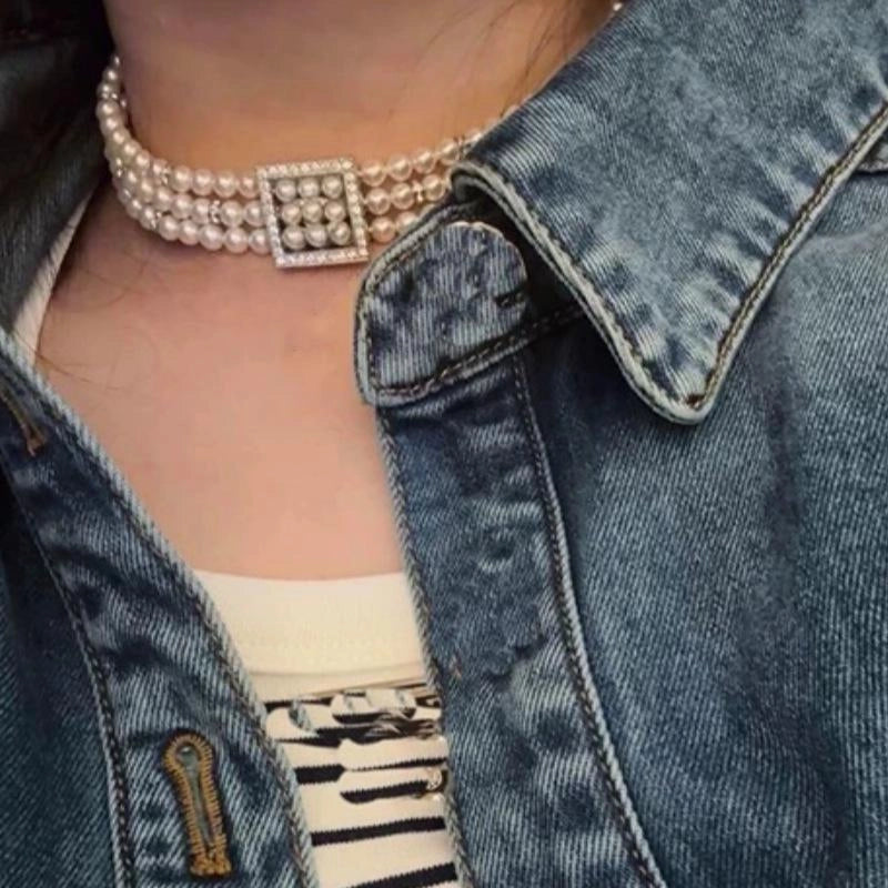 Collana e orecchini fatti a mano con zirconi, diamanti e perle, regalo di Natale o di compleanno.
