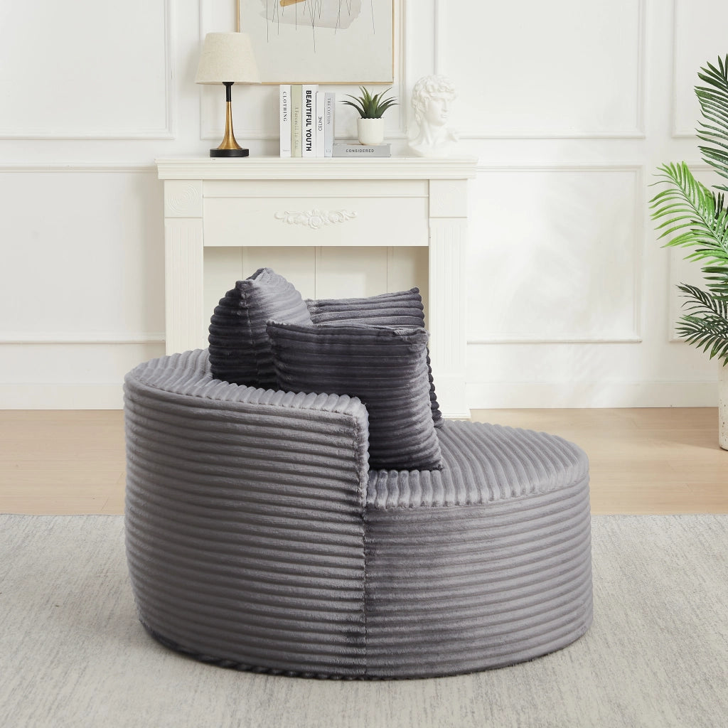 Poltrona lounge rotonda con 3 cuscini e braccioli larghi; design minimalista in velluto a coste grigio
