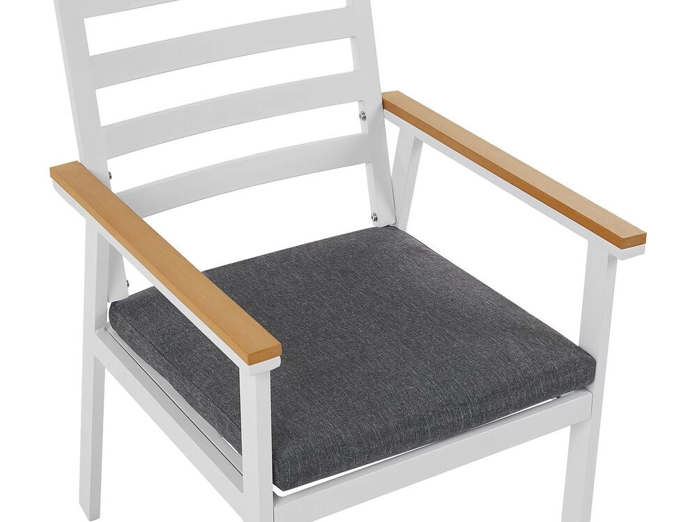 Set da pranzo all'aperto tavolo rotondo a 4 posti in alluminio bianco sedie a doghe da 105 cm con imbottiture grigie