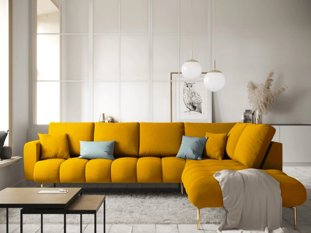 Cosmopolitan Design - Divano angolare destro "Hastings" 5 posti in velluto giallo 