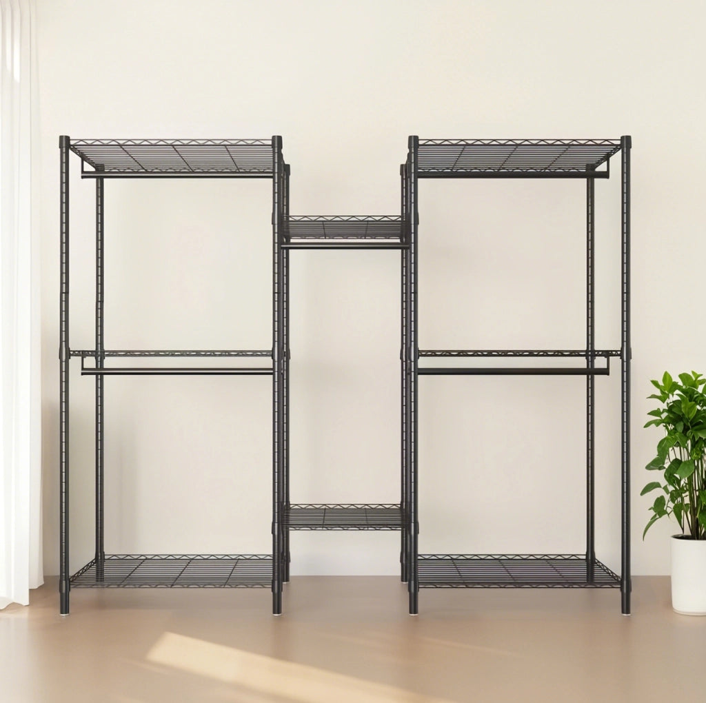 Porta abiti freestanding nero in metallo con 8 ripiani a griglia e 5 aste appendiabiti