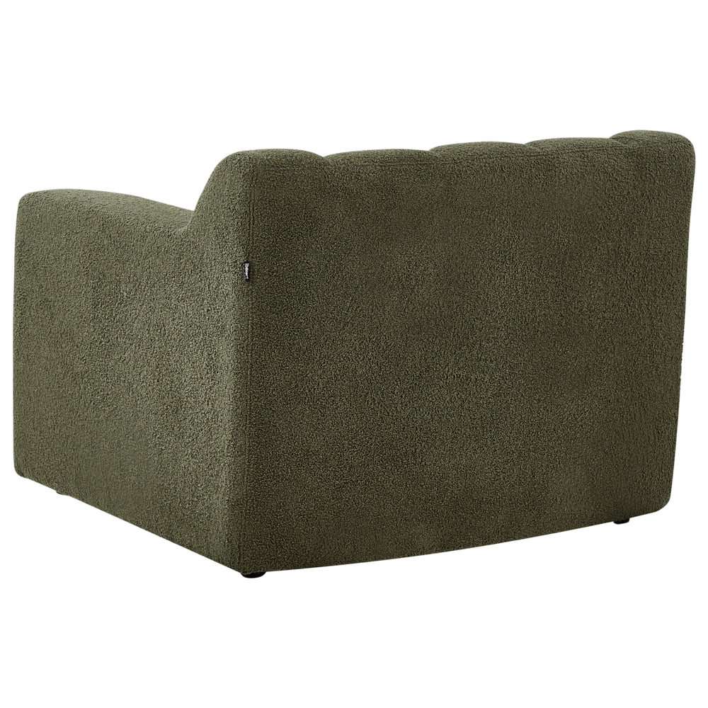 Poltrona con rivestimento in bouclé verde scuro schienale imbottito e cuscini spessi perfetta per un soggiorno moderno