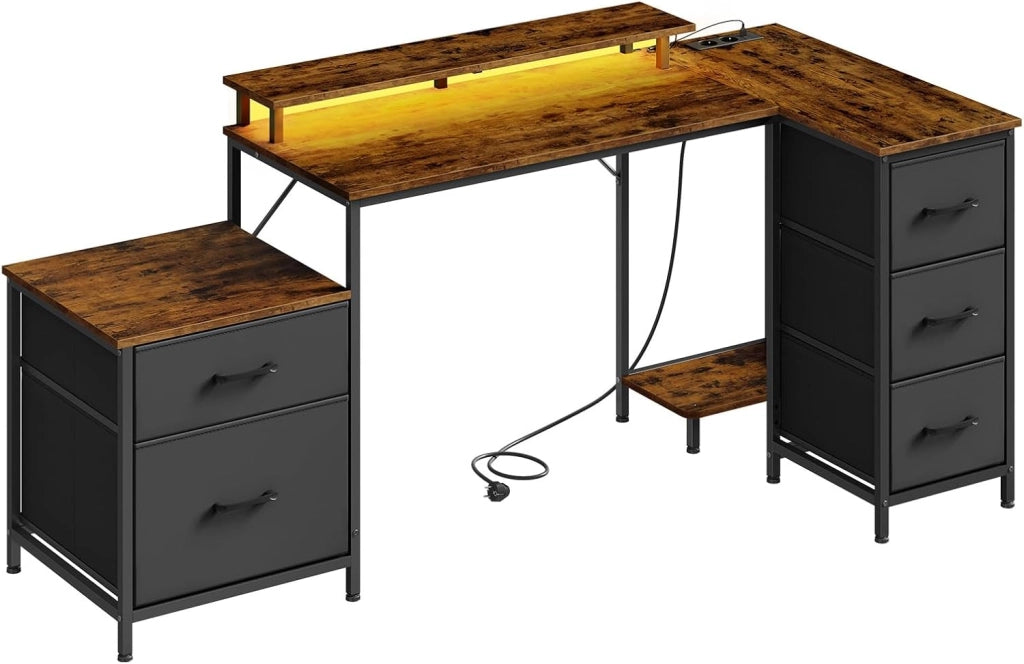 Scrivania Angolare 180x80x84 cm con 5 Cassetti e 2 Ripiani, Scrivania per Computer a L con LED, 2 Prese, 1 Porta USB e 1 Porta Type-C, per Ufficio, Gioco, Studio, Marrone Rustico