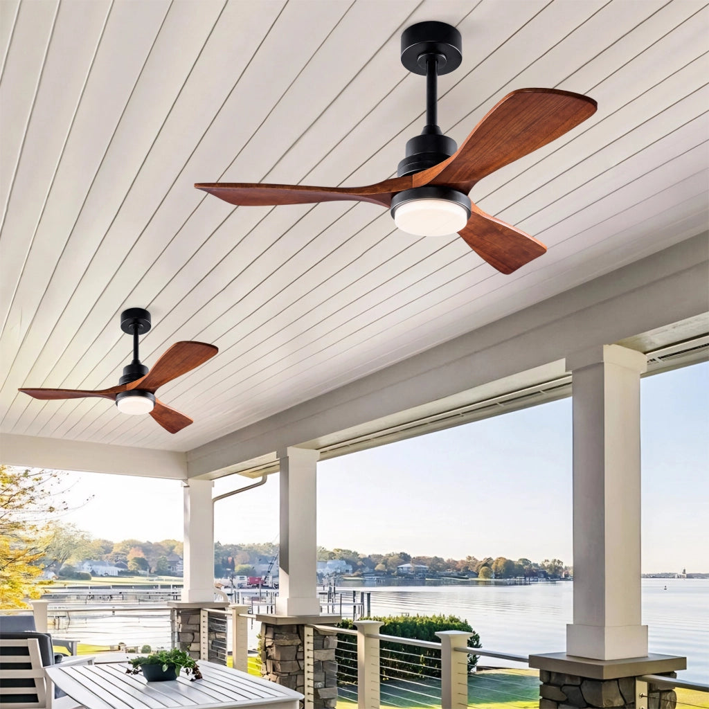 Ventilatore da soffitto con luce LED; motore DC reversibile; telecomando e pale in legno nero e noce scuro