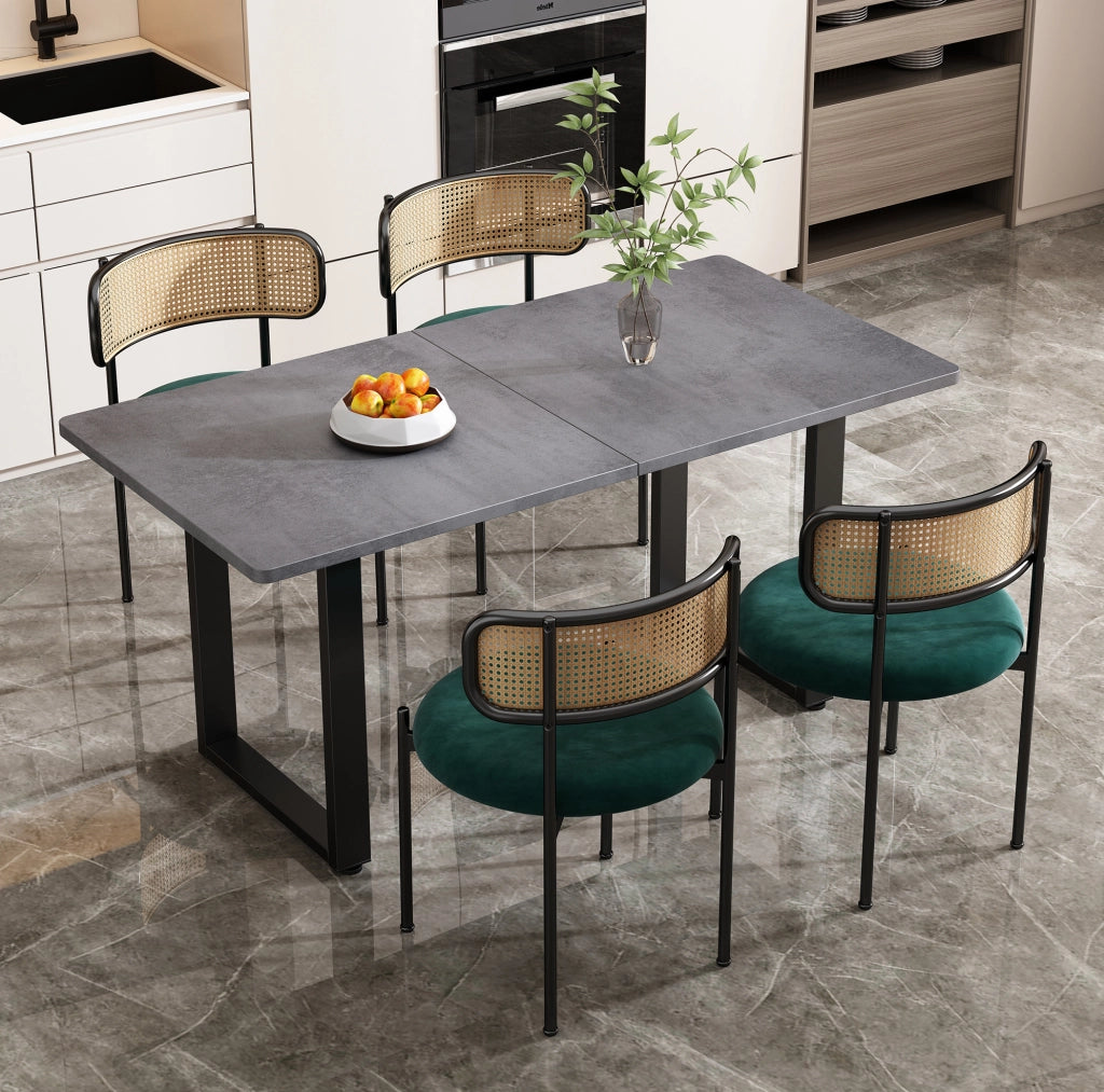 Sedia da pranzo in velluto verde; set 4 pezzi; schienale in rattan e gambe in metallo