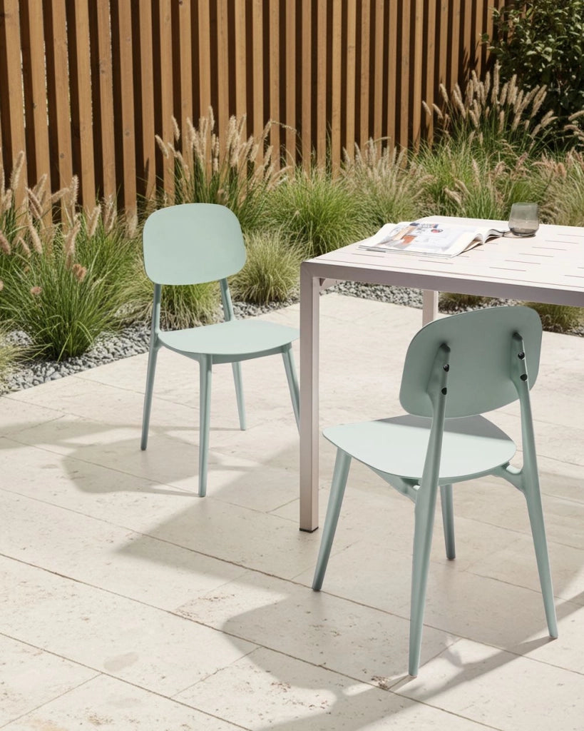 Set di 2 sedie da giardino verde menta in polipropilene leggero e resistente alle intemperie in plastica per interni e per esterni.