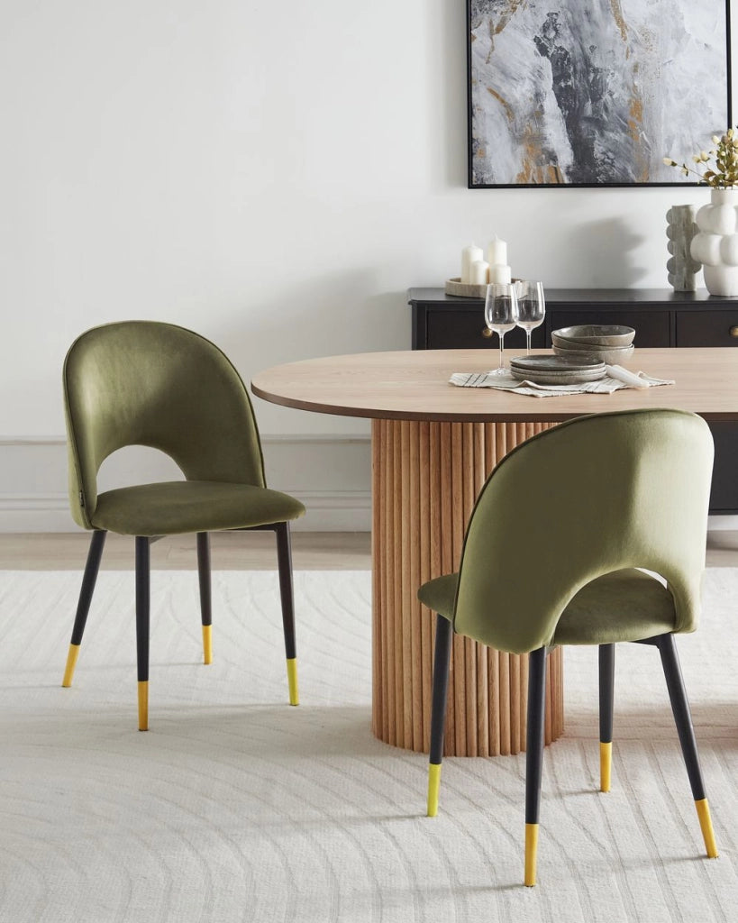 Set di 2 sedie da pranzo rivestimento in velluto verde oliva gambe nere stile glamour retrò