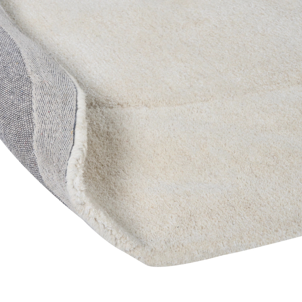 Tappeto per aree in viscosa e lana bianco sporco di forma irregolare 200 x 300 cm in stile moderno e glam.