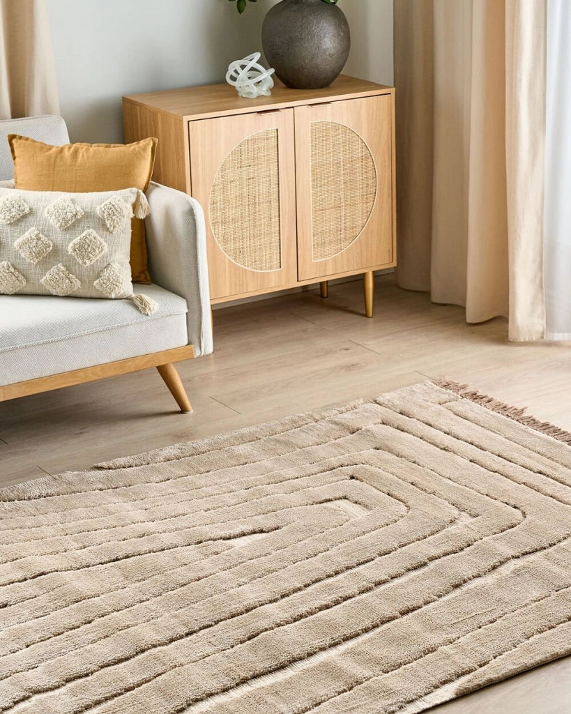 Tappeto classico in poliestere e cotone con nappe decorative beige 160 x 230 cm camera da letto soggiorno