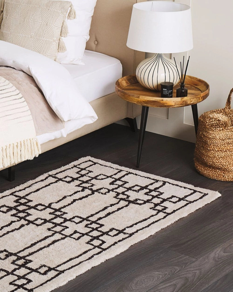 Tappeto di cotone beige scandinavo con motivo geometrico fatto a mano 80 x 150 cm