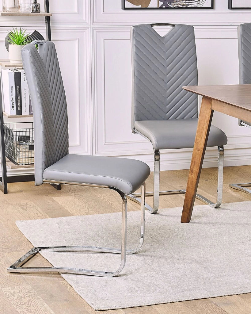 Set di 2 sedie da pranzo grigio chiaro con sedile imbottito in ecopelle con schienale alto a sbalzo per sale conferenze moderne