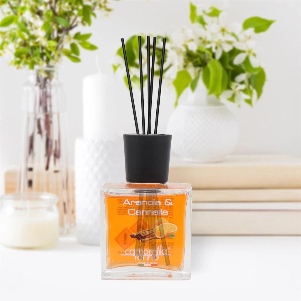 CAMOMILLA TORINO DIFFUSORE AMBIENTE CON BASTONCINI ARANCIA E CANNELLA DA 100 ML