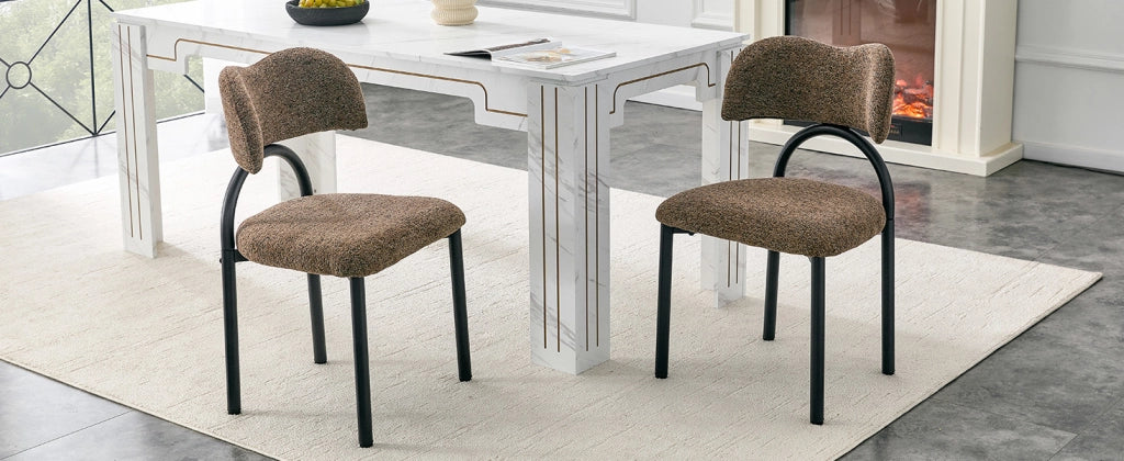 Set di 2 sedie da sala da pranzo moderne imbottite con schienale curvo e struttura in metallo nero, tessuto marrone