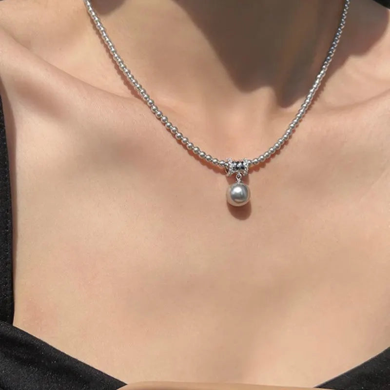 Collana fatta a mano con perle grigie, regalo di Natale o di compleanno.