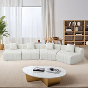 Divano modulare curvo a quattro posti con cuscini e senza montaggio, design a tasti di pianoforte in ciniglia beige