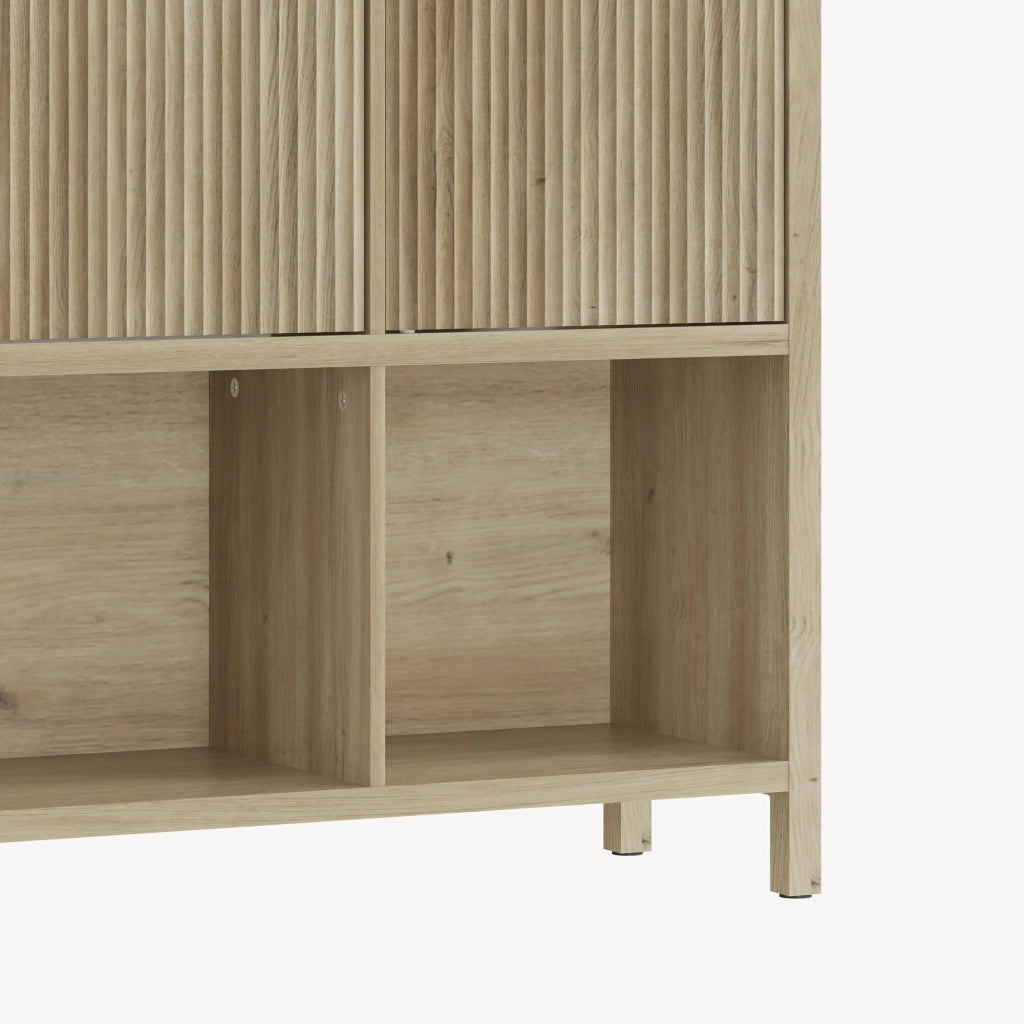 Credenza Bassa Lukkodso con 4 Ante e Scomparti Aperti 77x145x30 cm Effetto Rovere medio-chiaro [en.casa]