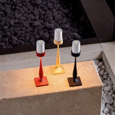 Perpetua Lampada da Tavolo Barocco Senza Fili LED in Alluminio Rosso con Stelo Sagomato, Batteria Rimovibile, Dimmerabile e Grado Protezione IP54