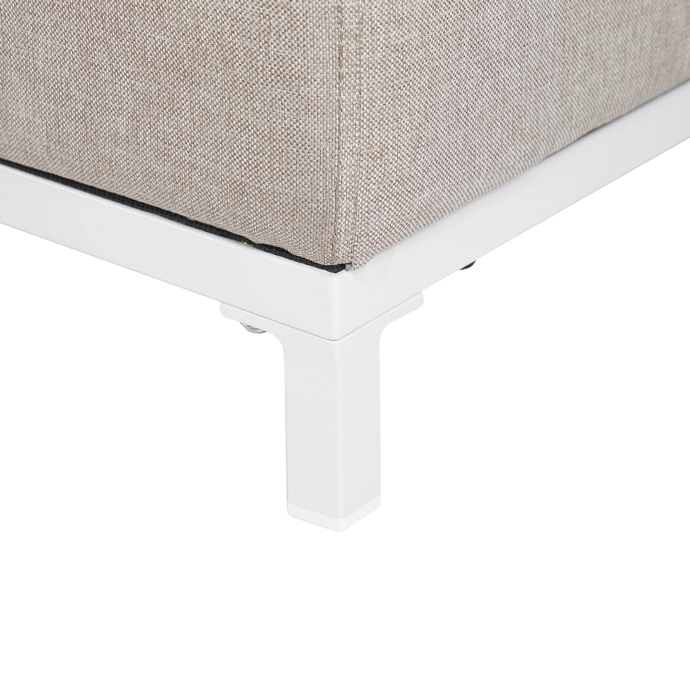 Set di 2 poltrone da giardino tessuto beige gambe alluminio bianco tappezzeria interni ed esterni mobili resistenti agli agenti atmosferici