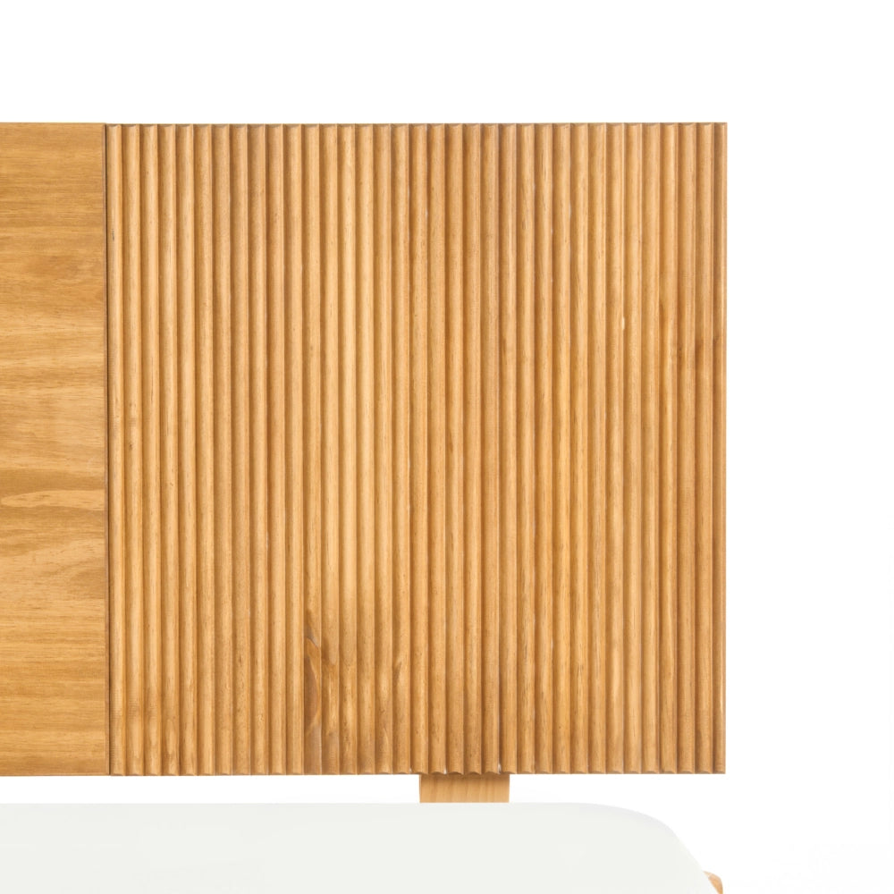 Letto con rete in legno di pino naturale color marrone chiaro, 140 x 200 cm, con testiera in stile scandinavo