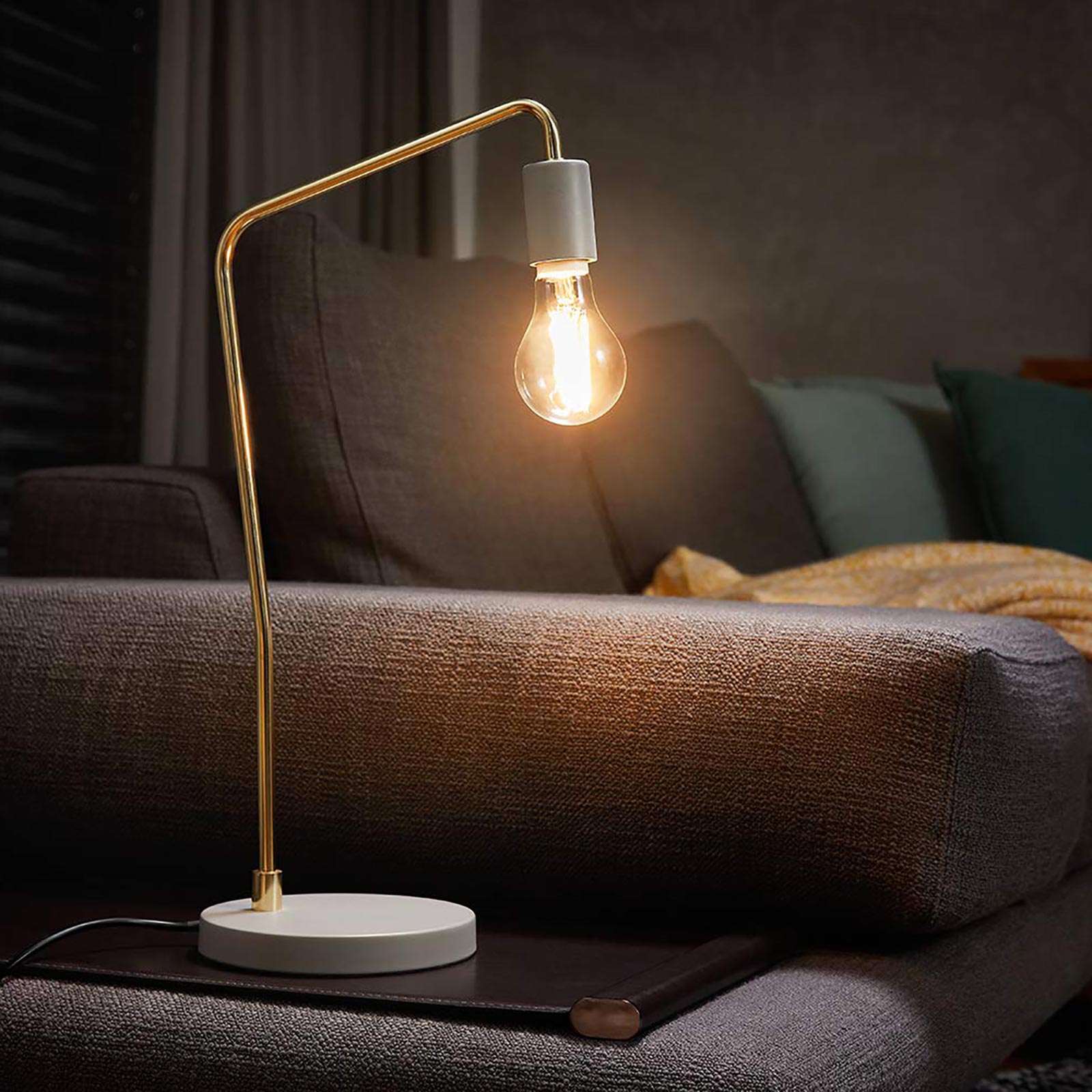 Lampadina A60 globo E27 LED 8W resa 85W lampada palla vetro luce 2700K decorativa pub bar locali taverna