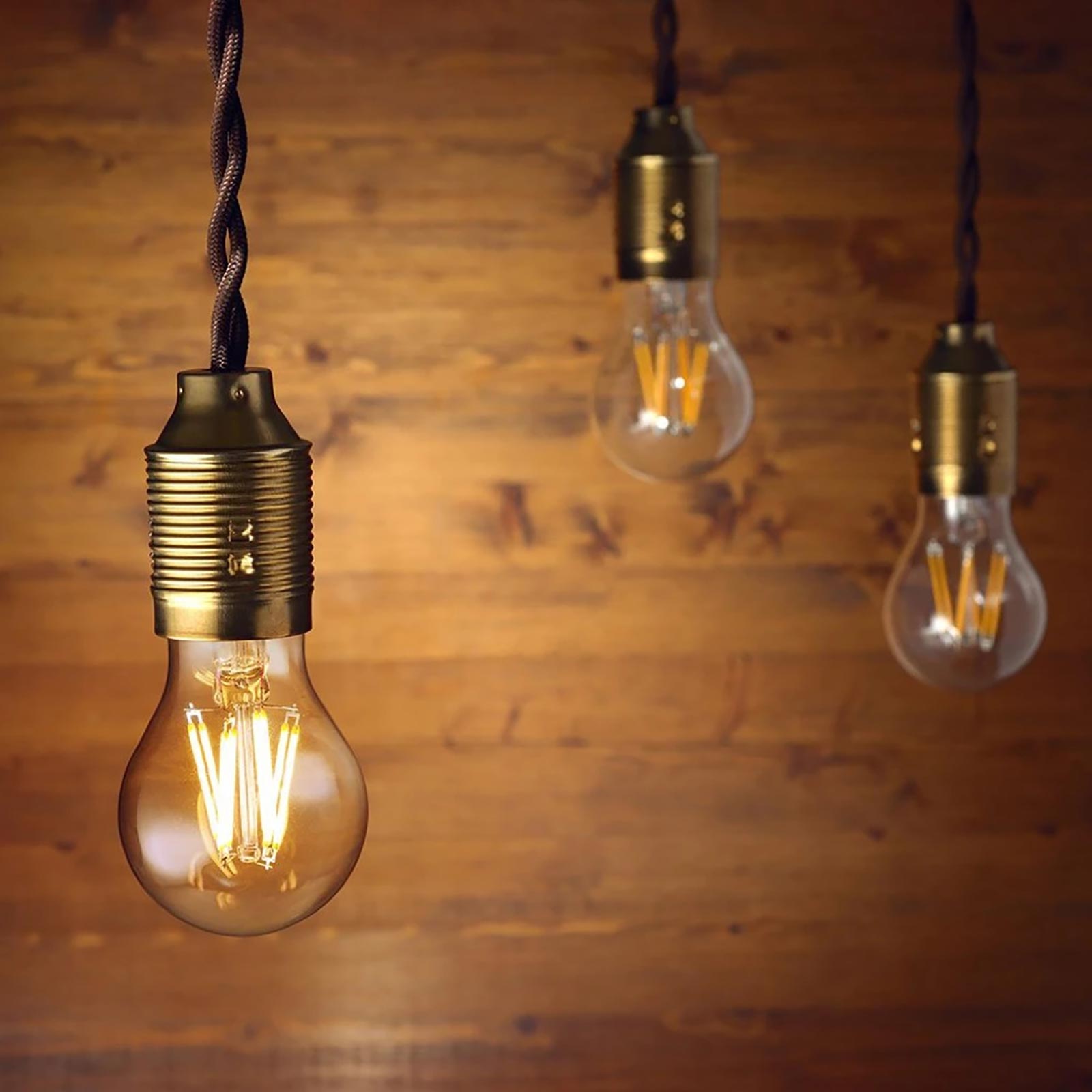 Lampadina A60 LEDVANCE LED 7W E27 lampada vetro dimmerabile luce decorativa 2700K pub bar pizzeria 230V