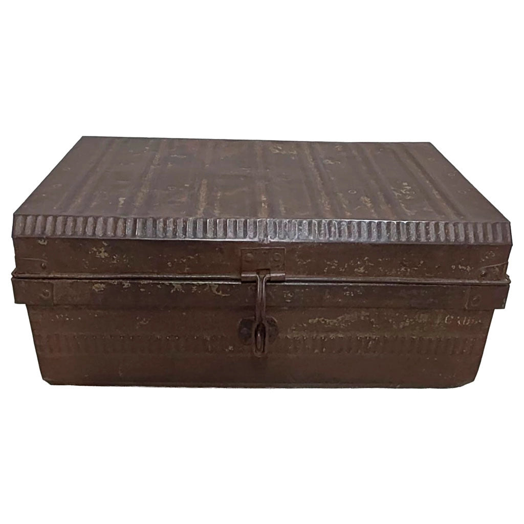 Valigia artigianale in metallo, 67x37x25h cm