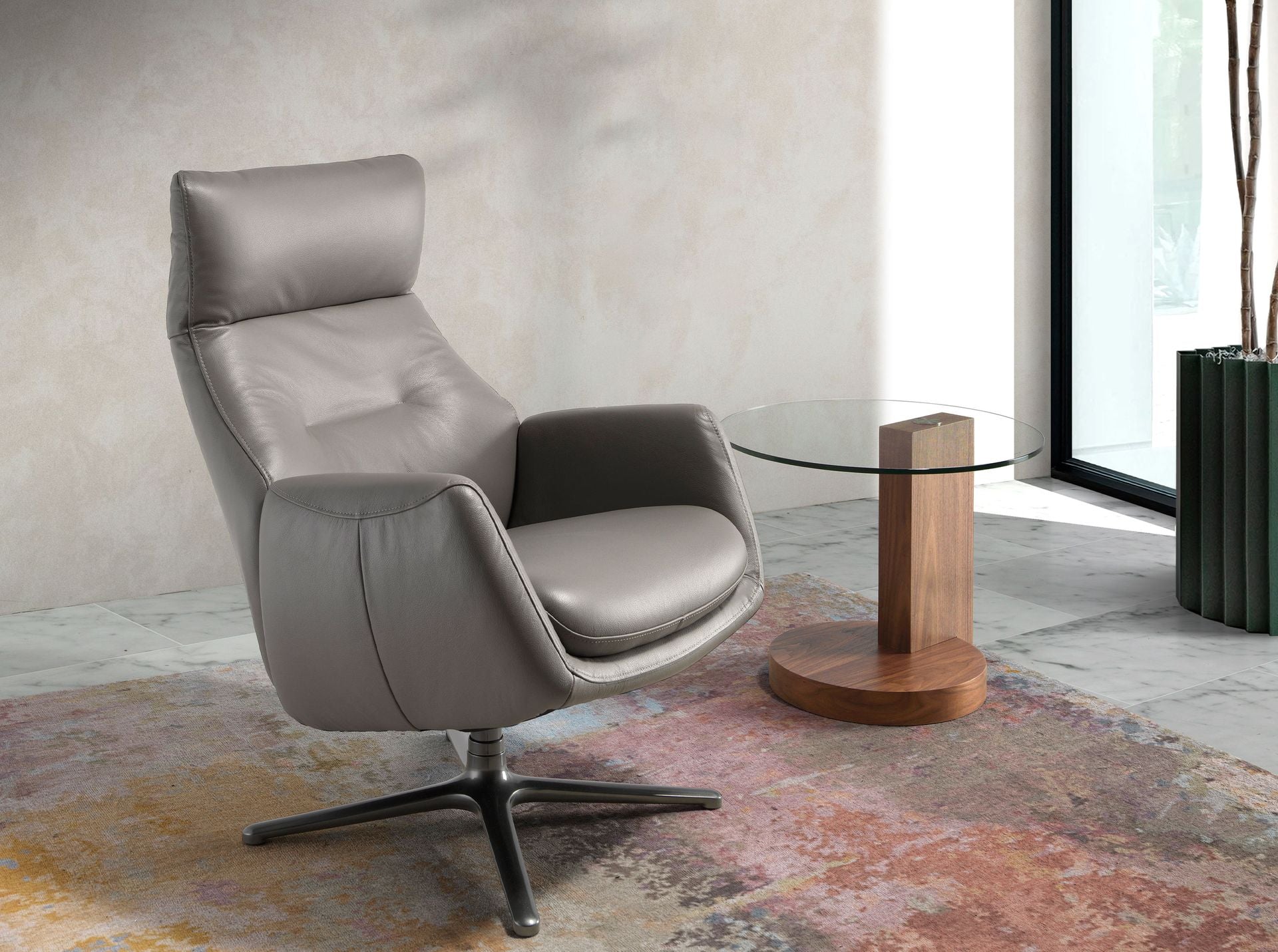 Tavolo angolare rotondo in vetro temperato e noce