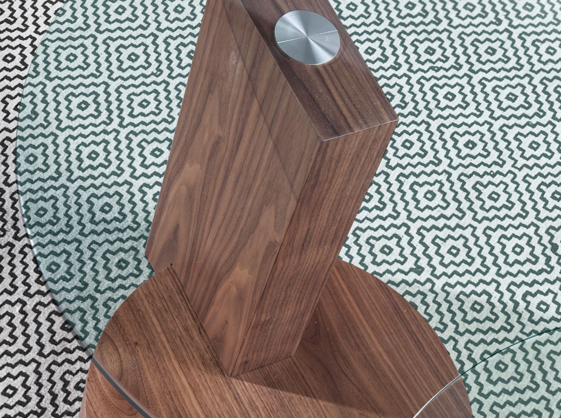 Tavolo angolare rotondo in vetro temperato e noce