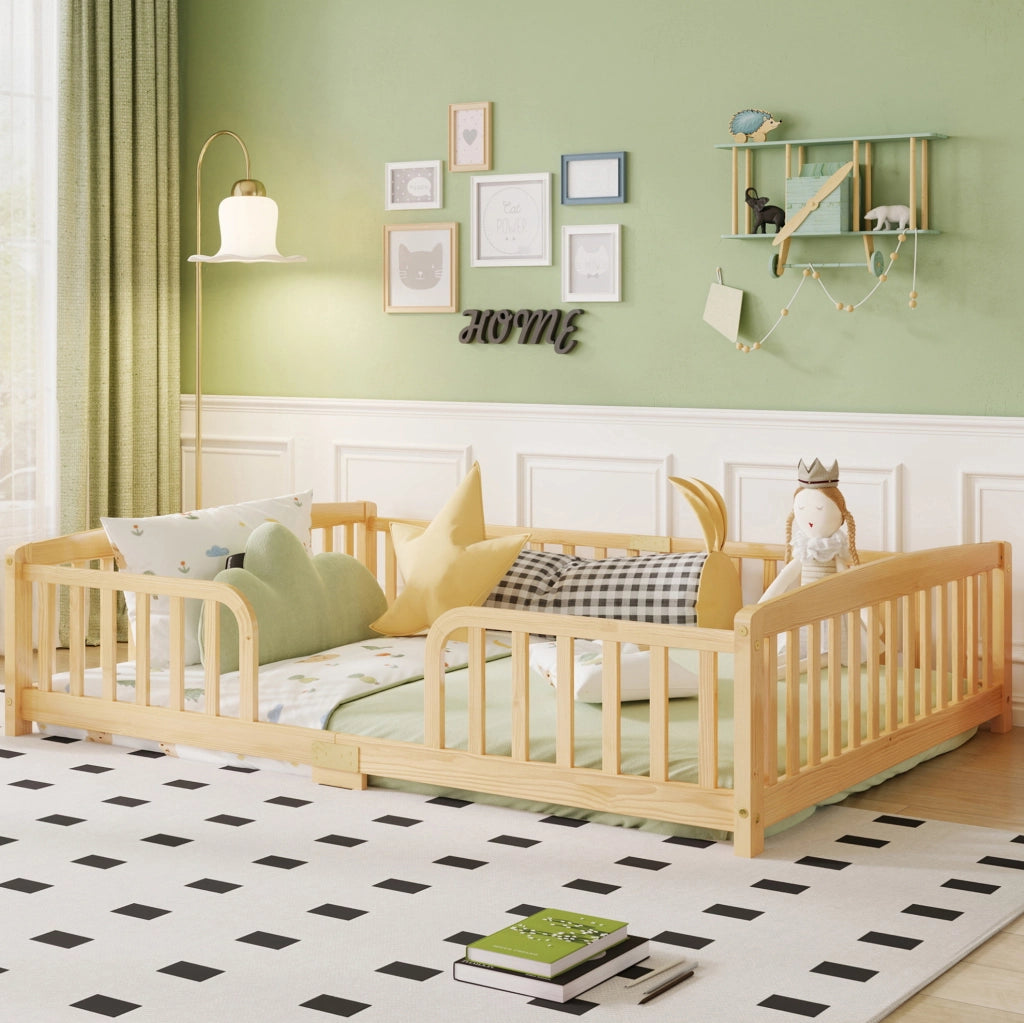 Letto a pavimento 140x200 cm con sponde e accesso centrale in legno colore naturale