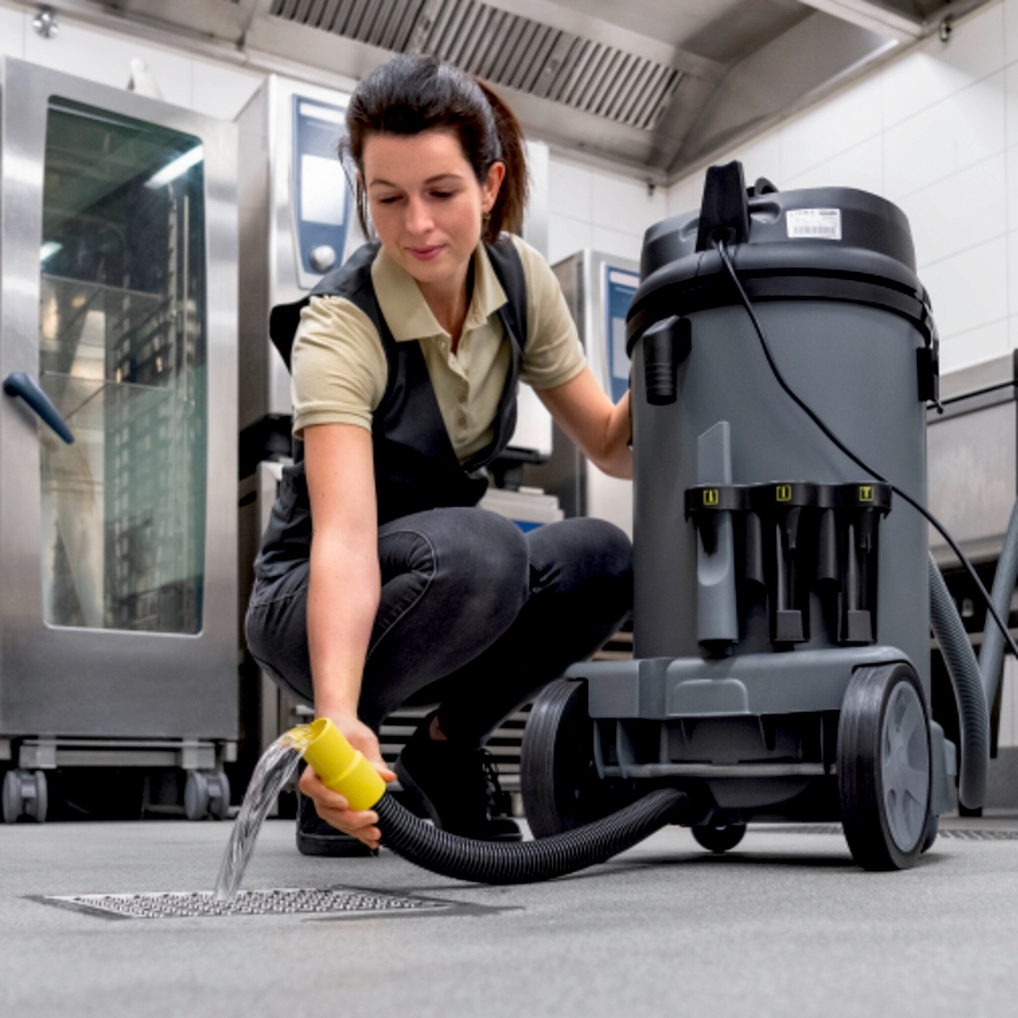 KARCHER Bidone aspiratutto Professionale NT 48/1 - Portata aria: 72 l/s - Aspirazione: 249 / 24.9 mbar / kPa - Capacità del contenitore: 48 l