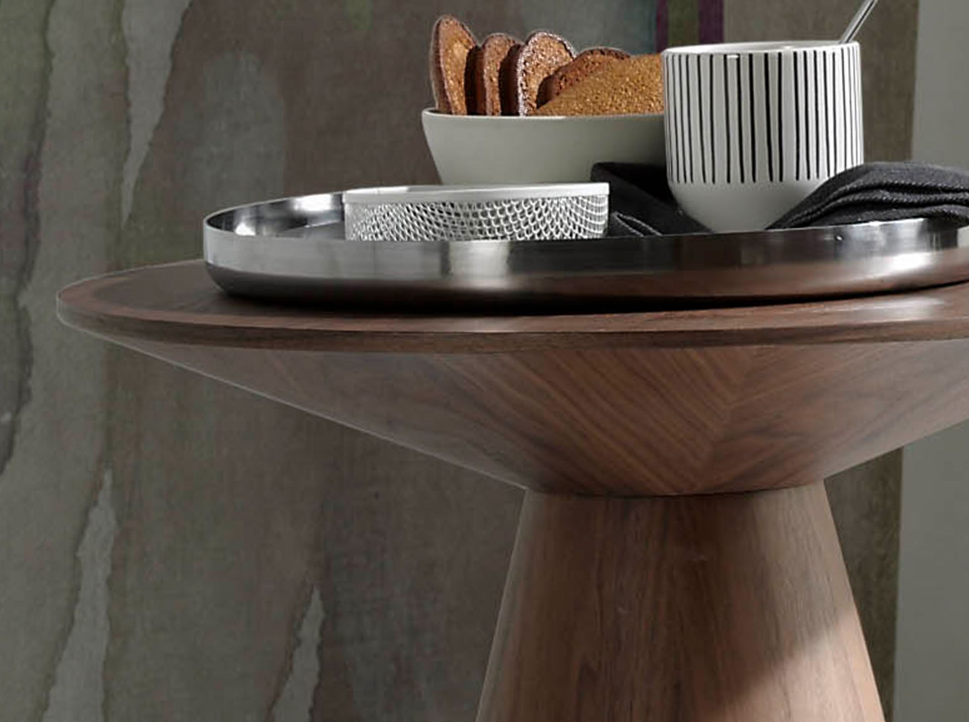 Tavolo angolare rotondo in noce