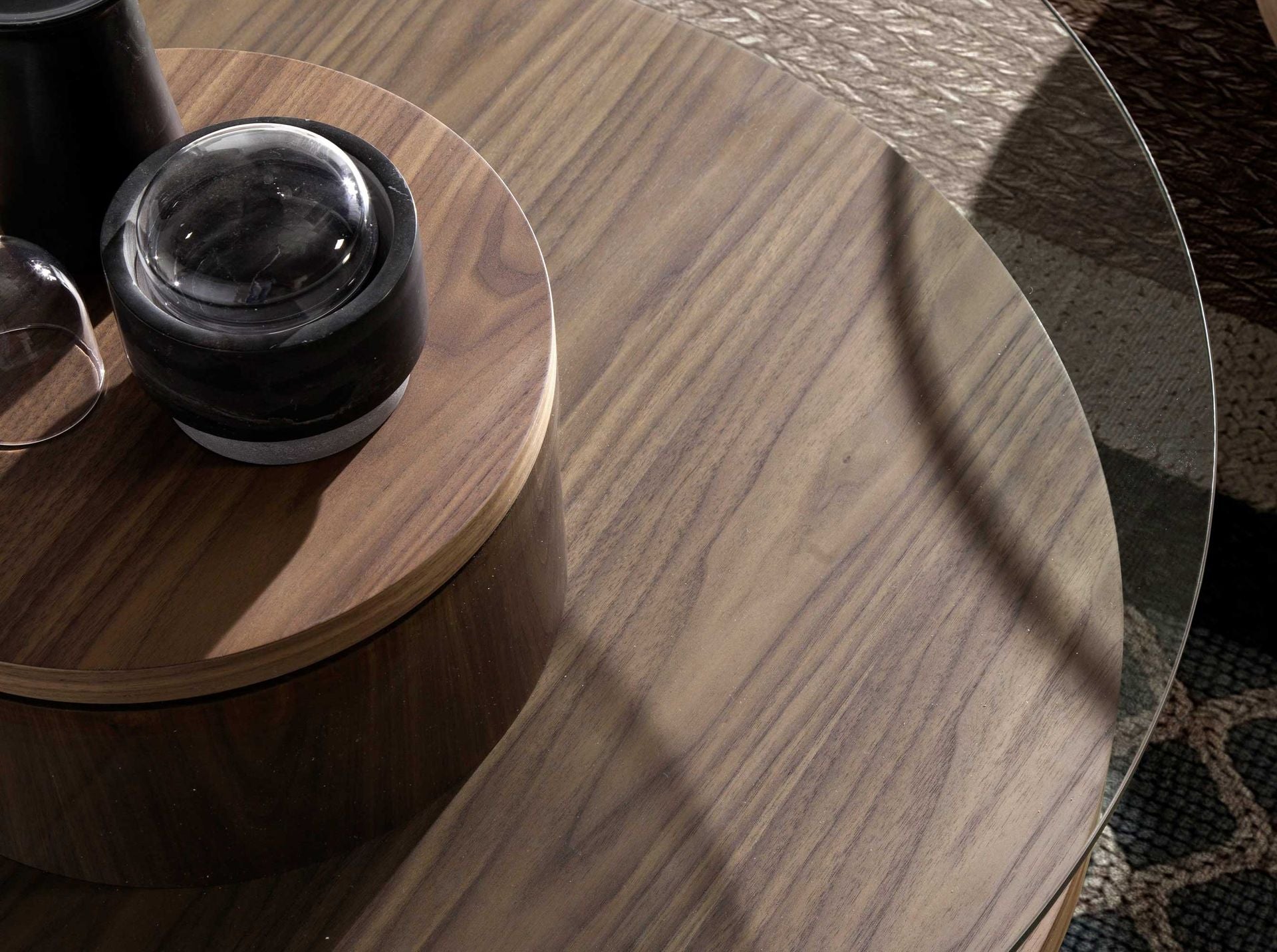 Tavolino rotondo in vetro temperato e noce