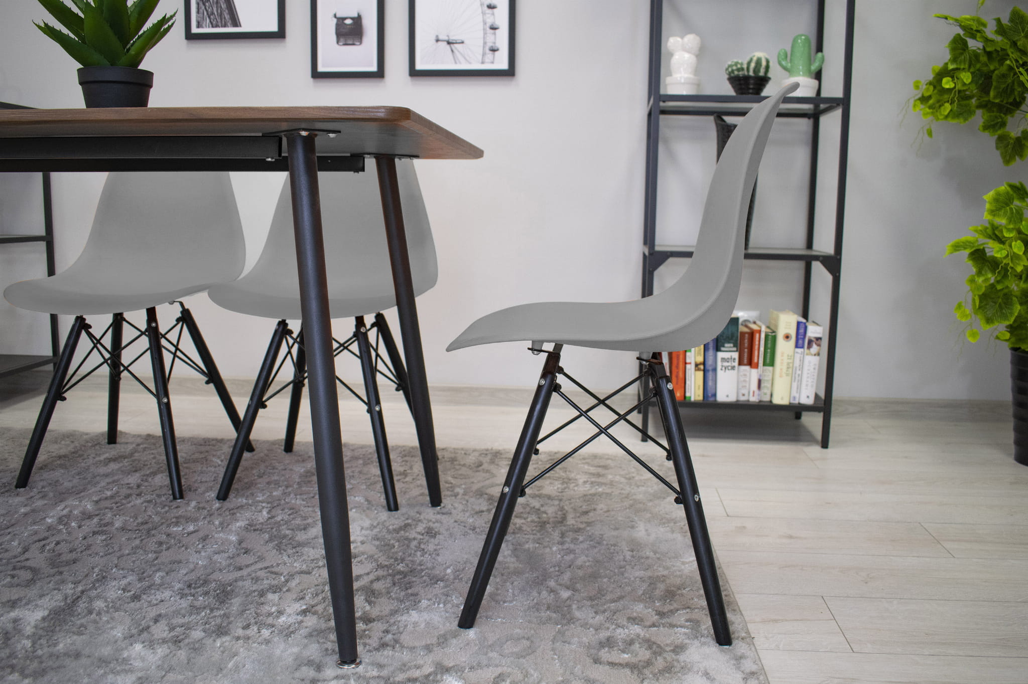 Sedia Valora OSAKA con gambe grigie e nere, design ergonomico x3