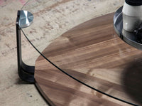 Tavolino triangolare in vetro temperato, acciaio nero e noce